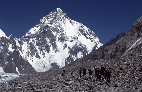 Dangerous K2 Mountain New Stylish Wallpaper