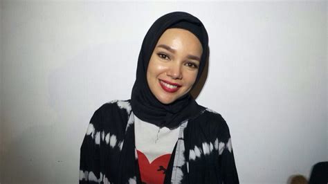 Artis Seksi Ini Jadi Insipirasi Dewi Sandra Berhijab Okezone Celebrity