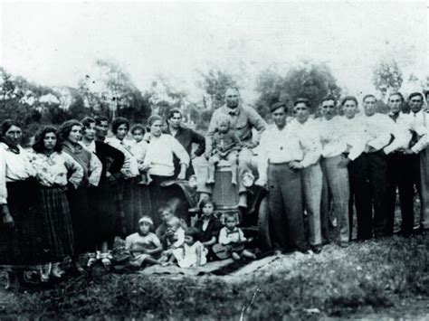 Roma leitet sich von der bezeichnung ihrer romanischen sprache ab. Die Verfolgung der Sinti und Roma in München Ausstellung ...