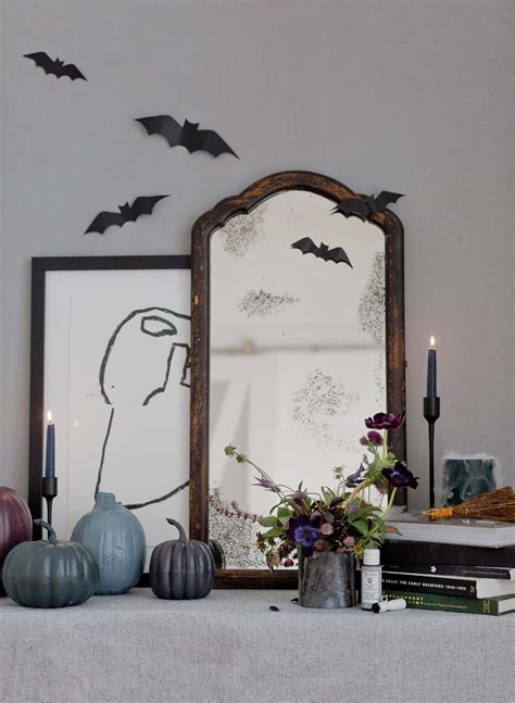 Halloween Home Decor A Diy Way To Update Your Mirror For Halloween