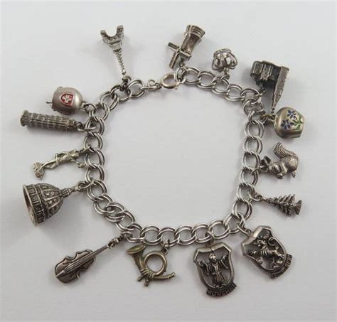 He 127 This Is A Vintage Sterling Silver Charm Bracelet With 15 Charms