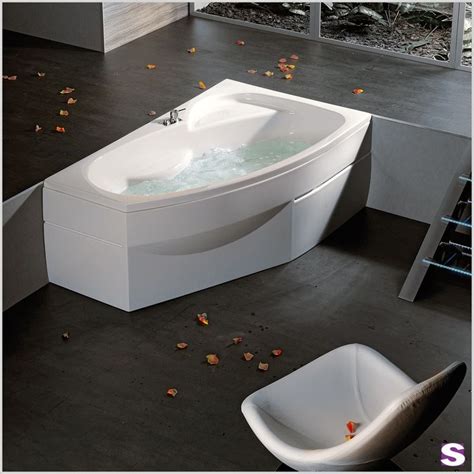 Die liegemulde der wanne ist häufig körpergerecht ausgeformt, das heißt, die fußseite ist schmaler und das kopfende bietet mehr platz. Rom - SEBASTIAN e.K. | Raumspar badewanne, Badewanne ...