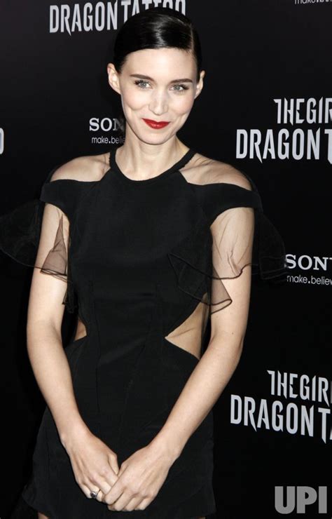Photo Rooney Mara Arrives For The Girl With The Dragon Tattoo