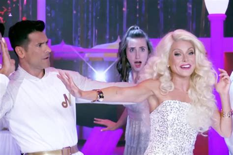 See Kelly Ripa And Mark Consuelos Epic “live” Halloween Costumes From A Shirtless Mark To