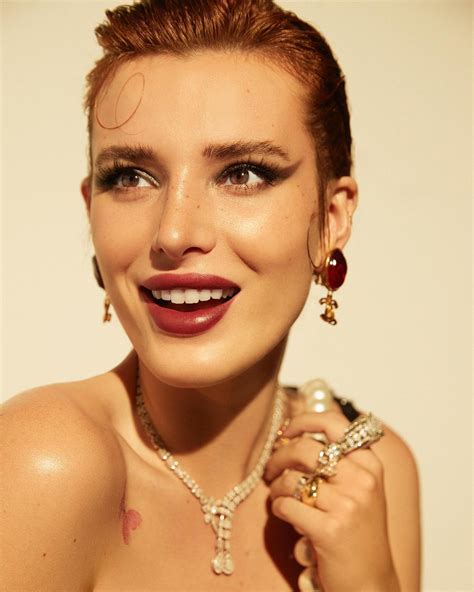 2560 X1440 Actress Bella Thorne Beautiful Face 1440p Resolution
