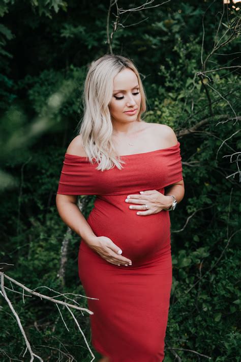 maternity photography by 📷pc devynnleannephotography fall maternity outfits maternity poses