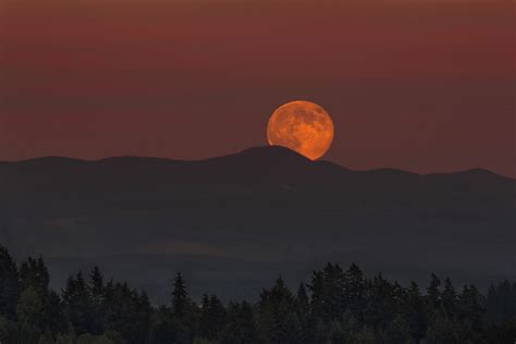 Full Moon Moonrise Over Oregon Mountain Range Landscape At Dusk
