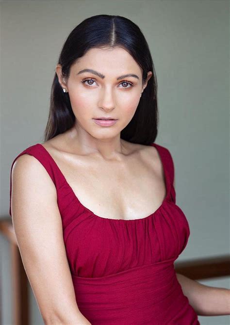 Andrea Jeremiah Showing Cleavage Hot Photos Photos Hd Images Pictures Stills First Look