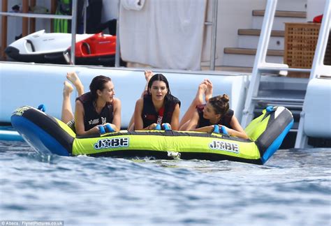 Kendall Jenner Flashes Her Pert Derrière In Thong Bikini Daily Mail