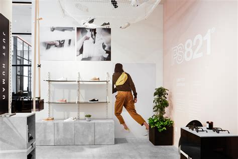 Naked Retail S Soho Outpost Elevates The Shopping Experience And Helps Us Discover Again Por