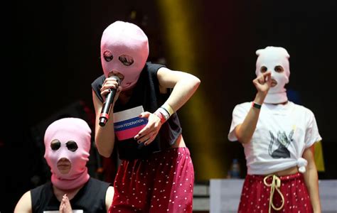 Bikin Rusuh Di Final Piala Dunia 2018 Pussy Riot Ajukan Tuntutan Ke Pemerintah Rusia Tribun