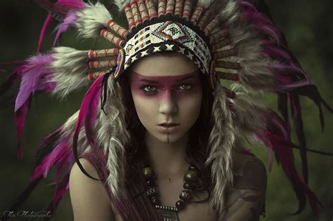 pin by queenie wang on 藝術 native american women native american beauty native american feathers