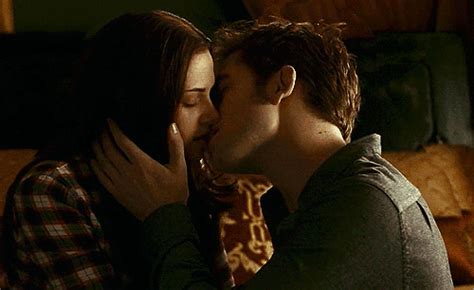 Twilight Kiss S  Cool Images Love Love S Movie