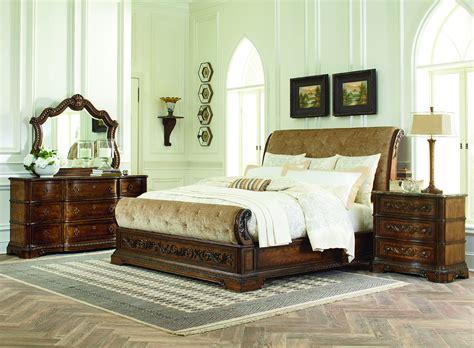 Legacy Classic Pemberleigh Upholstered Sleigh Bedroom Set