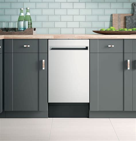 Haier 18 Front Control Built In Dishwasher With Stainless Steel Tub
