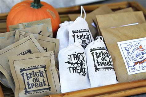 Diy Halloween Trick Or Treat Bags A Free Printable