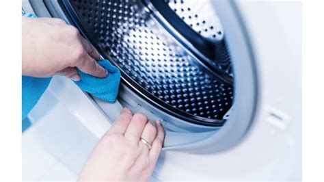 Waschmaschine stinkt • Tipps gegen den muffigen Geruch · [mit Video]