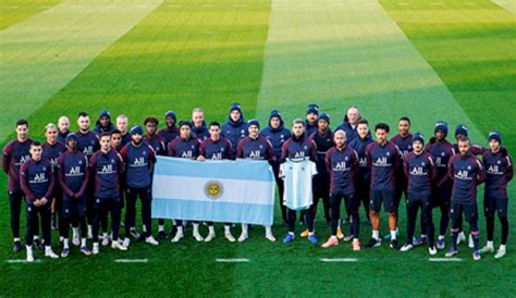 Jun 07, 2021 · a la espera de que alguien, no sé quién, nos explique por qué los jugadores de la selección española de fútbol no han sido vacunados antes de la euro, tal y como ha sucedido en otr El plantel del PSG homenajeó a Diego - Diario Hoy En la ...