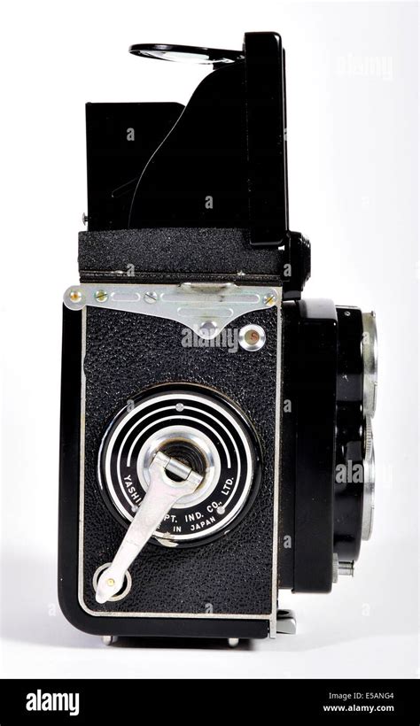 A Vintage 1950s Yashica Mat Twin Lens Reflex Camera Stock Photo Alamy