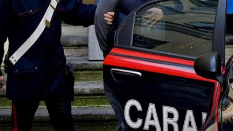 Vicenza Uccide La Moglie A Coltellate E Poi Chiama I Carabinieri