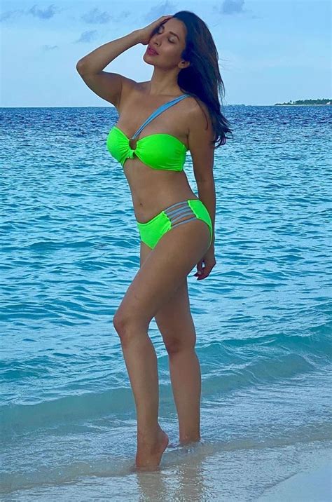 12 Bollywood Actresses In Bikinis On The Beaches Of Maldives Desiblitz
