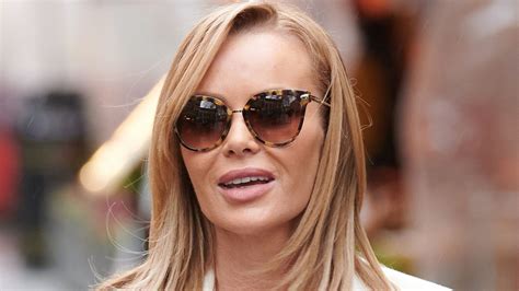 Amanda Holden Shows Off Incredibly Toned Abs In Stunning Bikini Snap