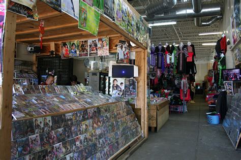 expanded-hmong-market-to-offer-two-floors-of-shopping,-90-vendors-milwaukee-neighborhood-news