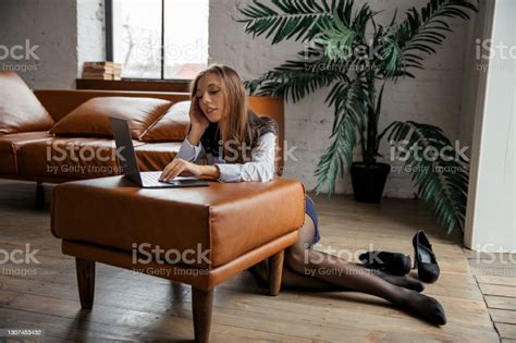 Young Beauties Elegant Business Woman Take Off Her Shoes And Work At