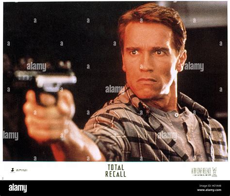 Total Recall Arnold Schwarzenegger 1990 Stock Photo Alamy
