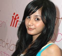 Dia adalah sepupu artis citra kirana. Profil Biodata dan Foto Artis Cantik Kirana Larasati ...