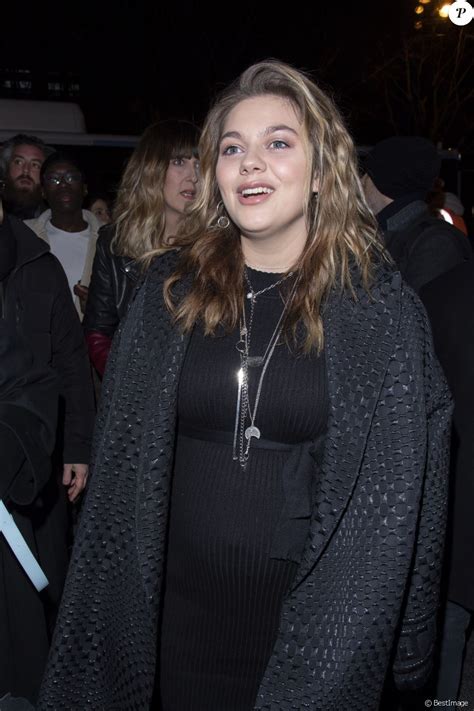 La chanteuse raconte cette expérience à 20 minutes, avec qui elle s'est. Louane Emera (enceinte) - Les célébrités arrivent au ...