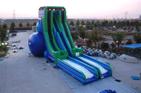 Inflatable 2000 Launches Worlds Tallest Inflatable Wetdry Slide At