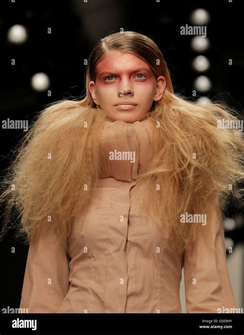 Corrie Nielsen Catwalk London Fashion Week Stock Photo Alamy