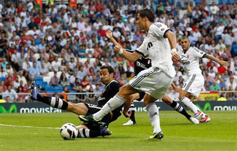 Real Madrid 3-0 Granada. Ronaldo gets a brace but leaves ...