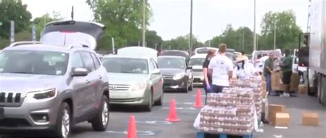 Ul lafayette is partnering with second harvest food bank and united way of acadiana to motorists should enter the distribution site from cajundome boulevard, at gate 5 on reinhardt drive. Free Food Distribution at Cajun Field in Lafayette Today