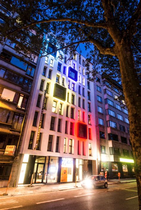 St christopher's inn at the village was the first hostel in the uk to offer the capsule bedrooms, with 36 pods stacked on top of each other. Antwerp Student Hostel takes its cue from the traditional Japanese capsule hotel • TODAY FOR ...