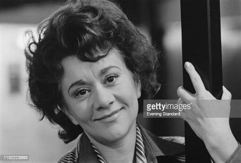 Joan Plowright Imagens E Fotografias De Stock Getty Images