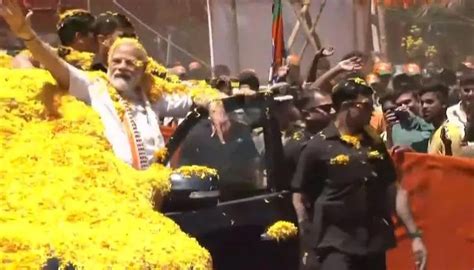 In Karnatakas Mandya PM Modi Greeted With Flowers At M