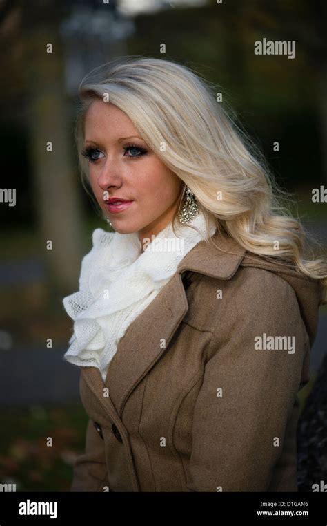 Ein 16 17 Jährige Blonde Schlanke Teenager Mädchen Uk Stockfotografie Alamy
