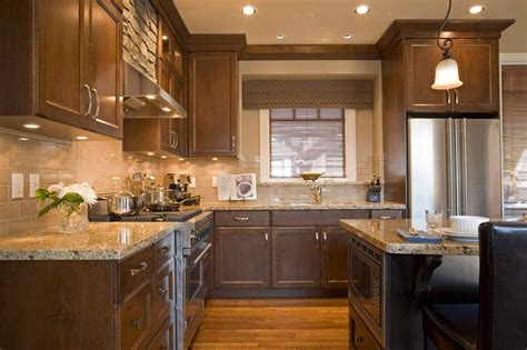 New venetian gold, which is similiar to santa cecila granite, with cream color kitchen cabinets & botticino marble mosaic backsplash. Venetian gold granite with glass subway tile … | Brown ...