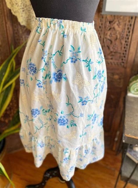 Rare Vintage 70s Off White Skirt With Flowers And But Gem