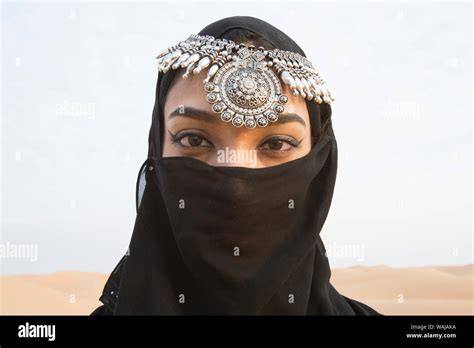 Bedouin Woman Arab Hi Res Stock Photography And Images Alamy