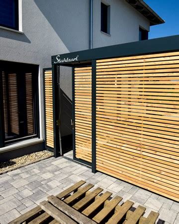 Grenzbebauung, wohngebiet am hang, neubau, abstandsregelungen, foto: Einzel Carport am Haus aus Stahl Holz Metall · modern · STAHLZART