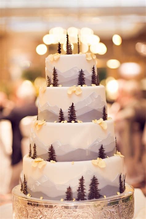 15 Gorgeous Winter Wedding Cakes