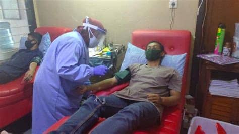 Transfusi darah = proses pemindahan darah dari seseorang yang sehat dan memenuhi 9. PMI Majalengka Rayakan Hari Donor Darah Sedunia di Tengah ...