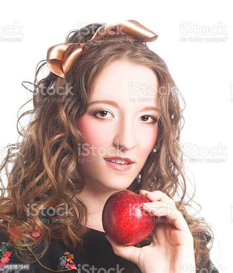 여자아이 With 사과나무 과일에 대한 스톡 사진 및 기타 이미지 과일 관능 귀여운 Istock