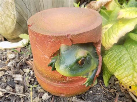 Frog Ornament Terracotta Pot Statues Garden Sculpture Outdoor Figurine