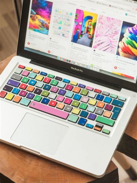 10 Stiker Keyboard Laptop Yang Bikin Kamu Betah Ngetik Terus
