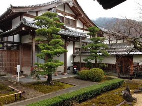 Rumah tradisional mereka identik dengan nuansa yang menenangkan jiwa. Arsitektur Rumah Tradisional Jepang - ARSITAG