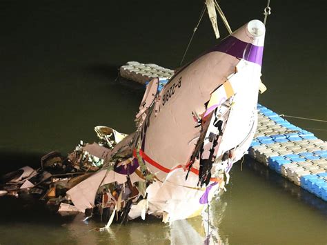 Transasia Crash Live At Least 23 Killed As Flight Ge235 Hits Taxi And